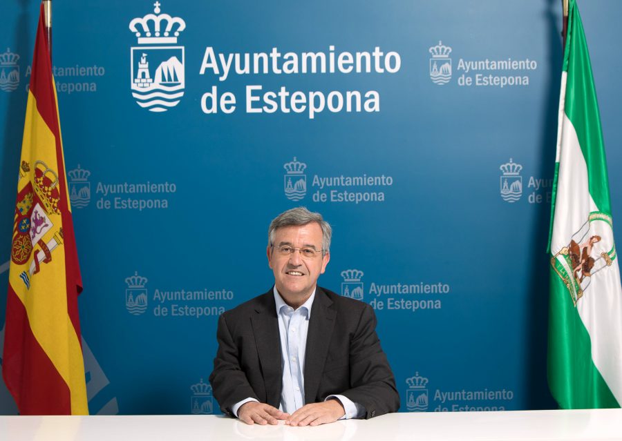 El Ayuntamiento mantendrá en 2021 las bonificaciones fiscales y reducirá la deuda heredada hasta los 70 millones - 0153 DI2A2603 José María García Urbano, alcalde de Estepona.
