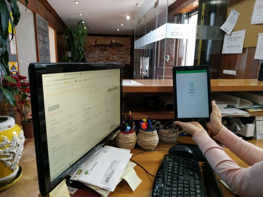 El Ayuntamiento de Casares ahorra en papel y usa tablets - registro de entrada tablet 1 1030x773 1 El Ayuntamiento de Casares ahorra en papel y usa tablets - registro de entrada tablet 1 1030x773 1