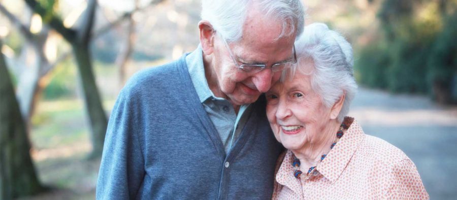 Aedas Homes construye 200 viviendas para jubilados en Estepona - mayores pareja redes sociales 1 Aedas Homes construye 200 viviendas para jubilados en Estepona - mayores pareja redes sociales 1