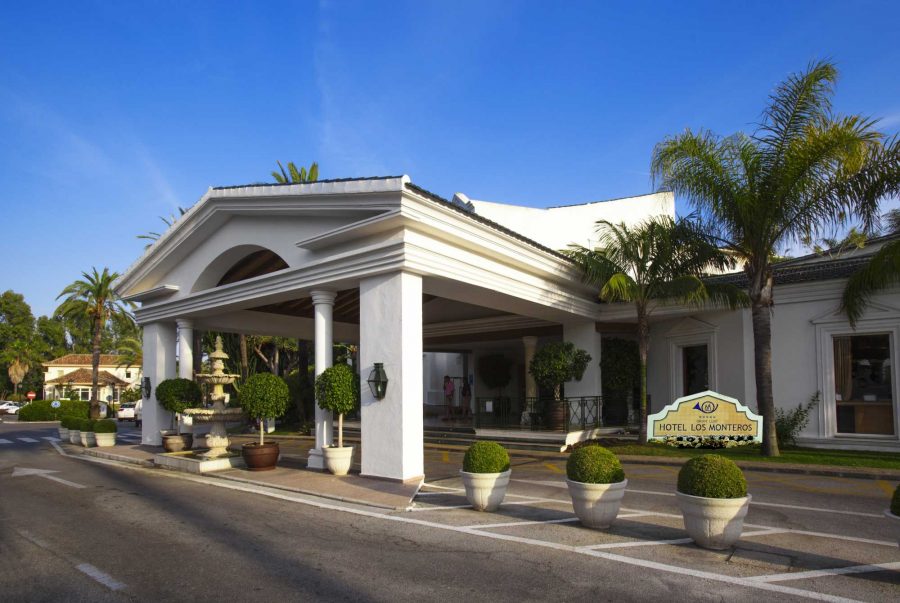 Los Monteros, primer hotel para atender a enfermos de coronavirus - Entrance Los MonterosWEB Los Monteros, primer hotel para atender a enfermos de coronavirus - Entrance Los MonterosWEB