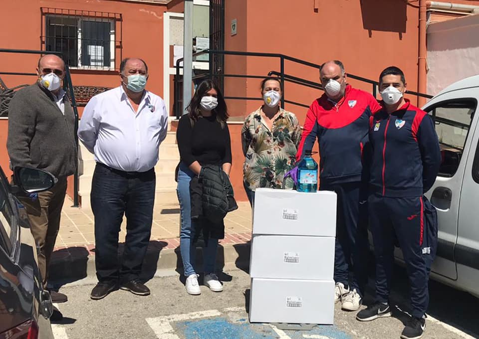 El CD Estepona dona más de 120 litros de gel desinfectante a la residencia de ancianos Virgen del Carmen y a Bienestar Social - 91565914 2973698936026709 4804287792387457024 n El CD Estepona dona más de 120 litros de gel desinfectante a la residencia de ancianos Virgen del Carmen y a Bienestar Social - 91565914 2973698936026709 4804287792387457024 n