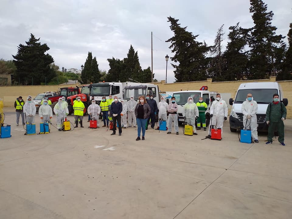 Manilva utiliza 85.000 litros de agua y desinfectante para limpiar sus calles a diario - 92183195 2470176166629194 7054177187439575040 n Manilva utiliza 85.000 litros de agua y desinfectante para limpiar sus calles a diario - 92183195 2470176166629194 7054177187439575040 n
