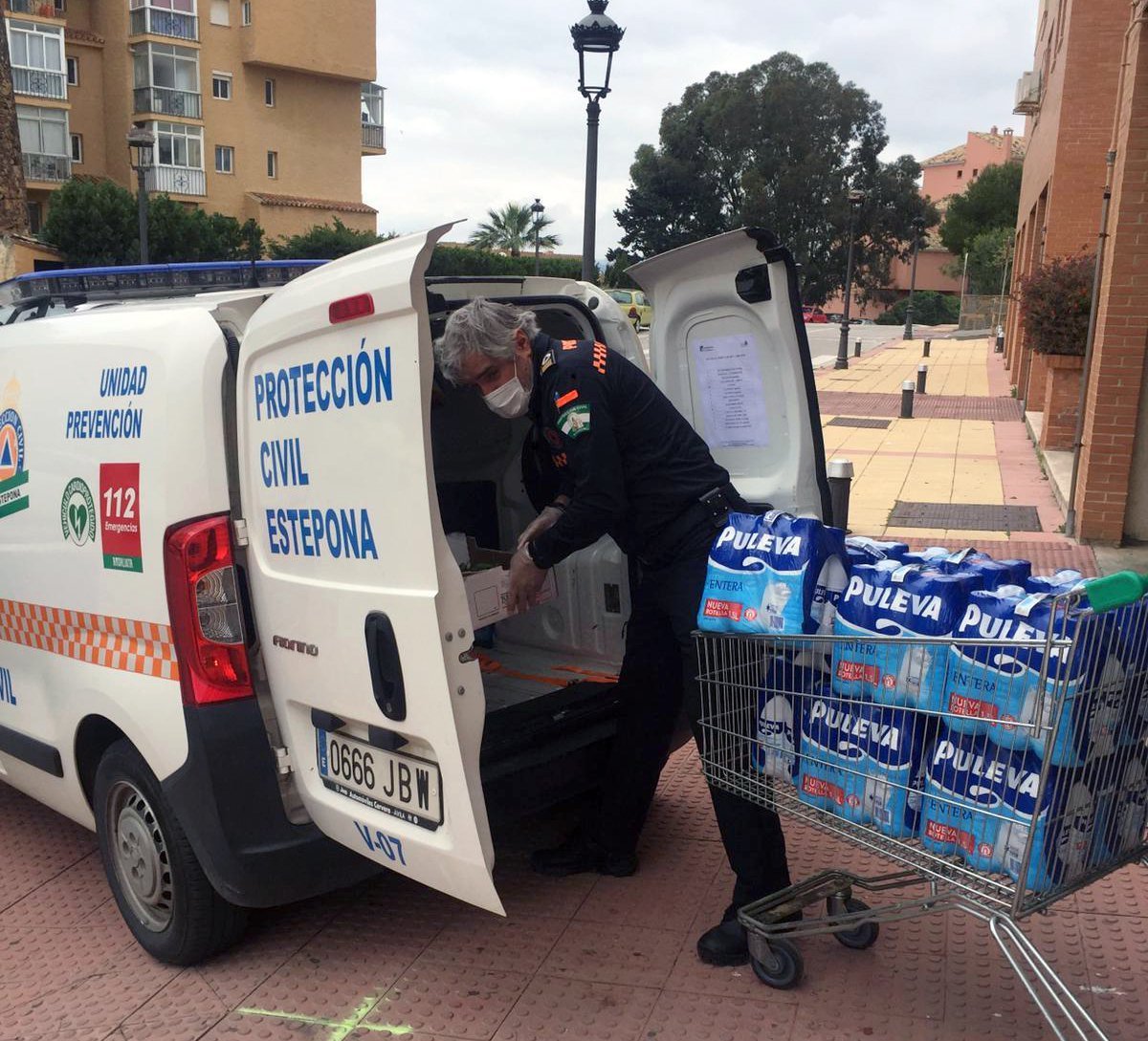 Estepona atiende a más de un millar de personas durante el estado de alarma a través de Bienestar Social - reparto de alimentos Estepona atiende a más de un millar de personas durante el estado de alarma a través de Bienestar Social - reparto de alimentos