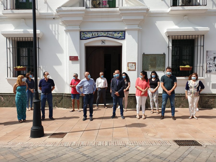 Respetuoso minuto de silencio por los fallecidos por el Coronavirus - Minuto de silencio Manilva Respetuoso minuto de silencio por los fallecidos por el Coronavirus - Minuto de silencio Manilva
