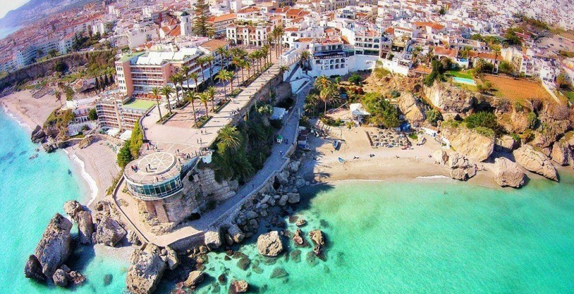El presidente de la Junta de Andalucía critica a Sánchez por "el daño reputaciones" a la marca de Málaga - nerja opt 1170x600 1 El presidente de la Junta de Andalucía critica a Sánchez por "el daño reputaciones" a la marca de Málaga - nerja opt 1170x600 1