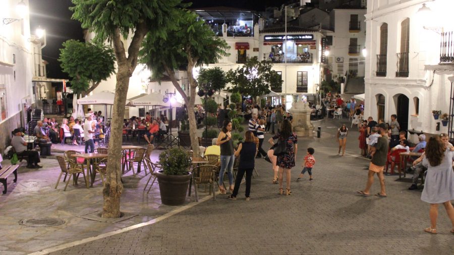 Comienzan las Noches Amables de Casares con el cierre al tráfico de la plaza de España - 106508522 2734697603479163 5044998140612806854 o Comienzan las Noches Amables de Casares con el cierre al tráfico de la plaza de España - 106508522 2734697603479163 5044998140612806854 o