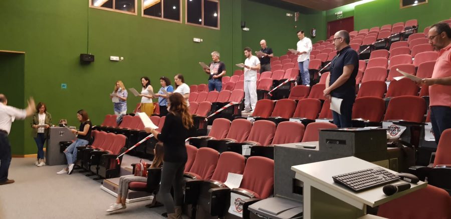 Profesionales de la Agencia Sanitaria Costa del Sol rinden homenaje cantando a los fallecidos por coronavirus - foto notaprensa coroASCS Profesionales de la Agencia Sanitaria Costa del Sol rinden homenaje cantando a los fallecidos por coronavirus - foto notaprensa coroASCS