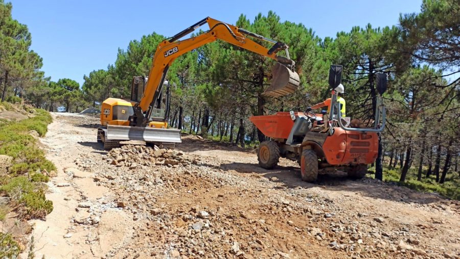 El Ayuntamiento mejora la carretera de Los Reales de Sierra Bermeja - Foto Los Realillos 001 El Ayuntamiento mejora la carretera de Los Reales de Sierra Bermeja - Foto Los Realillos 001