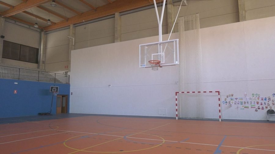 El pabellón de deportes de Sabinillas estrena sus nuevas canastas - 120128021 2612528839060592 2843139239030611425 o El pabellón de deportes de Sabinillas estrena sus nuevas canastas - 120128021 2612528839060592 2843139239030611425 o