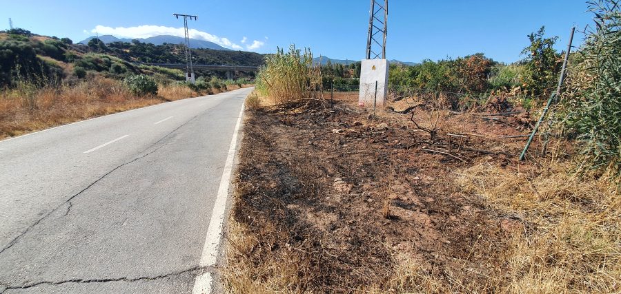 Los vecinos del extrarradio exigen que se limpie y desbroce los campos para evitar otro incendio - 20200903 170947
