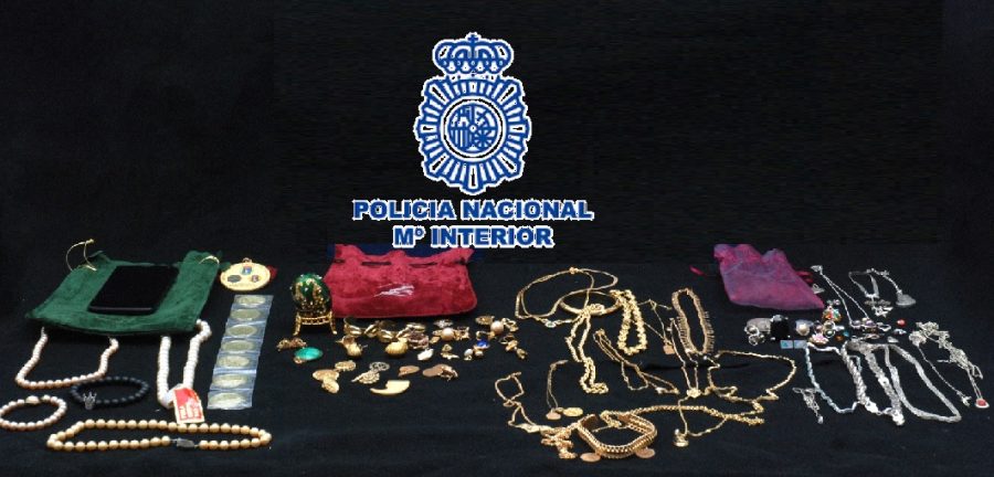 Detenidos los presuntos autores de varios robos en viviendas de lujo de Estepona - 20200923 joyas recuperadas Detenidos los presuntos autores de varios robos en viviendas de lujo de Estepona - 20200923 joyas recuperadas