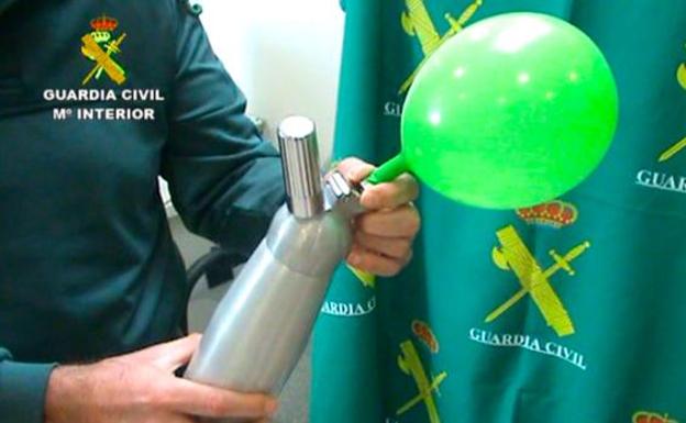 Desalojan a 300 personas en una fiesta de un chalet de Benahavís - guardia civil sifon kGnH 620x349@abc k0FC U60563863430QND 624x385@Diario Sur Desalojan a 300 personas en una fiesta de un chalet de Benahavís - guardia civil sifon kGnH 620x349@abc k0FC U60563863430QND 624x385@Diario Sur