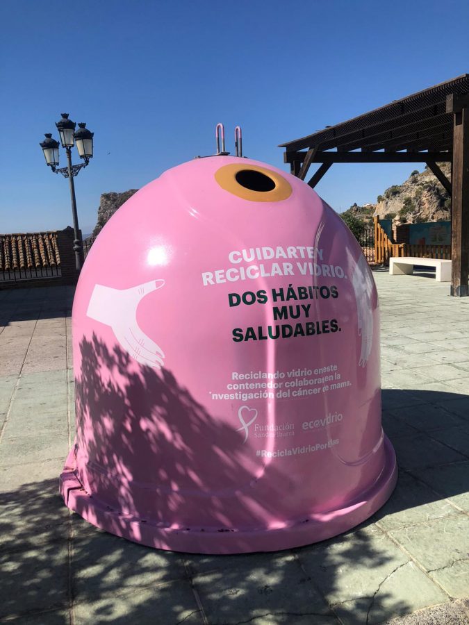 El Ayuntamiento anima a reciclar vidrio "por ellas" - Contenedor rosa El Ayuntamiento anima a reciclar vidrio "por ellas" - Contenedor rosa