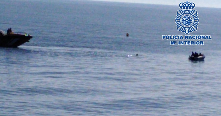 Agresor sexual se lanza al mar y permanece dos horas agarrado a una boya para evitar ser detenido - 20201116 foto 1 Agresor sexual se lanza al mar y permanece dos horas agarrado a una boya para evitar ser detenido - 20201116 foto 1