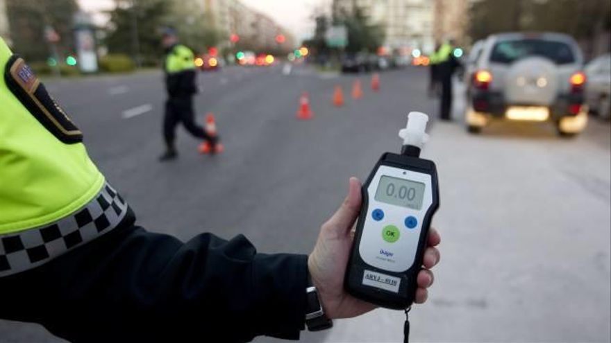 La DGT entrega etilómetros digitales a la Policía para mayor control de la tasa de alcoholemia en las carreteras - e76e9334 4417 421a 8b70 e416996aaead 16 9 aspect ratio default 0 La DGT entrega etilómetros digitales a la Policía para mayor control de la tasa de alcoholemia en las carreteras - e76e9334 4417 421a 8b70 e416996aaead 16 9 aspect ratio default 0