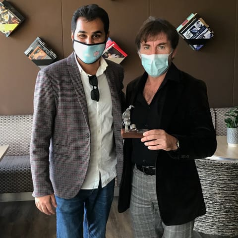 El protagonista y el director de 'Black Bass' posan con el Pajarraco de Plata del Festival Nuevo Cine Andaluz de Casares - 129141718 2873775219571400 4621061397788503589 n El protagonista y el director de 'Black Bass' posan con el Pajarraco de Plata del Festival Nuevo Cine Andaluz de Casares - 129141718 2873775219571400 4621061397788503589 n