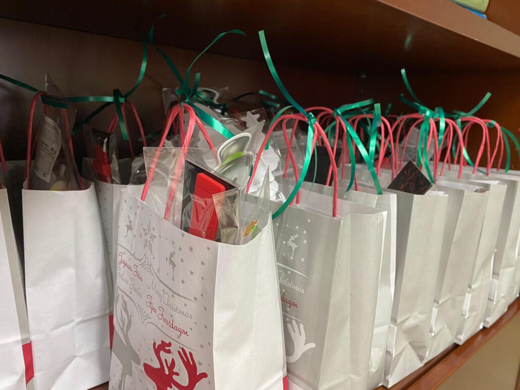 Los pequeños de Casares recibirán un regalito en sus casas - cb4687ab 2e78 48a2 a9cb 2ce4fdcde8a1 1030x773 1 Los pequeños de Casares recibirán un regalito en sus casas - cb4687ab 2e78 48a2 a9cb 2ce4fdcde8a1 1030x773 1