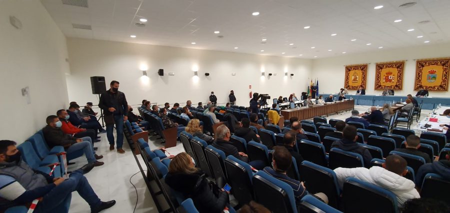 La Policía Local de Estepona se rebela después de que el Ayuntamiento elimine el complemento específico de su salario - pleno policia La Policía Local de Estepona se rebela después de que el Ayuntamiento elimine el complemento específico de su salario - pleno policia