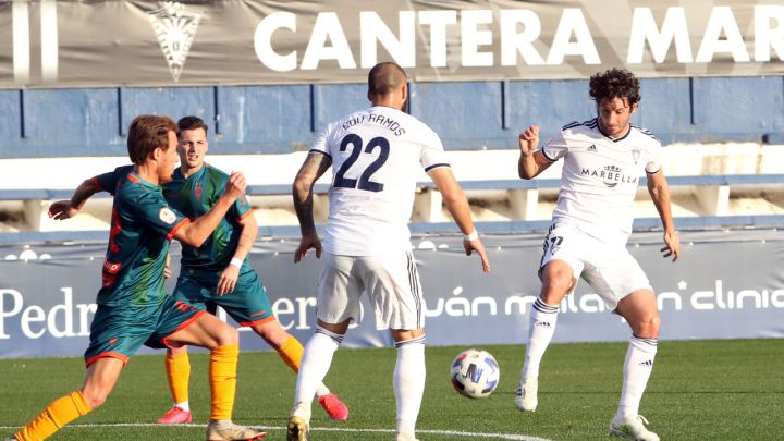 Bronco partido entre el Marbella y el Algeciras CF que acaba sin goles - 1610908229 488326 1610908395 noticia normal recorte1 Bronco partido entre el Marbella y el Algeciras CF que acaba sin goles - 1610908229 488326 1610908395 noticia normal recorte1
