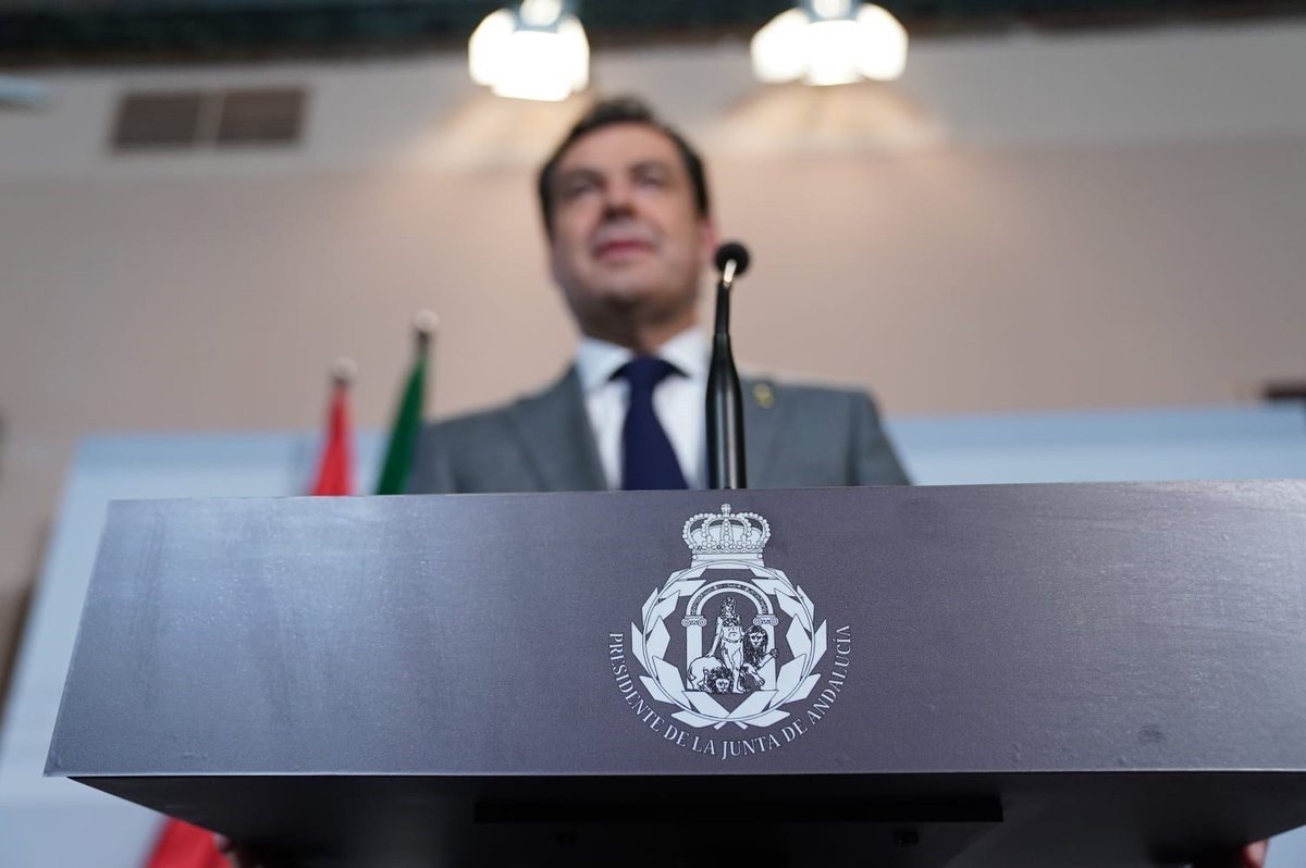 Descontento por la modificación del escudo histórico y oficial de Andalucía - 5eb0352e66c80 Descontento por la modificación del escudo histórico y oficial de Andalucía - 5eb0352e66c80