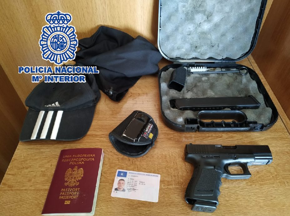 Detenida una mujer en Estepona por tenencia ilícita de armas - 20210223 Foto 1 Tenencia ilicita Estepona Detenida una mujer en Estepona por tenencia ilícita de armas - 20210223 Foto 1 Tenencia ilicita Estepona