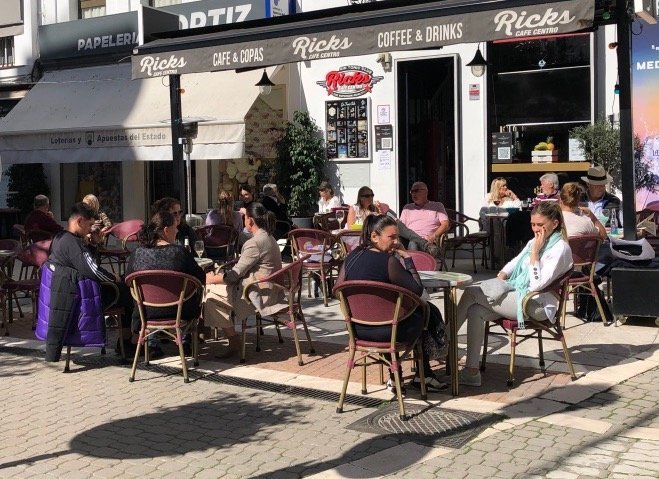 La Costa del Sol estrena el fin de las restricciones con menos contagios y sin fallecidos - Terrazas bares Terraza de un bar. Archivo