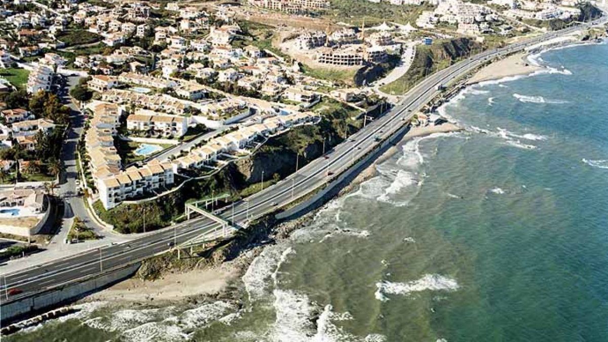 Podemos pide la inclusión de paneles acústicos en las inversiones aprobadas por el Gobierno para la autovía A-7 - playas de mijas playa del faro 1280x720 1 autovía A-7 Mijas