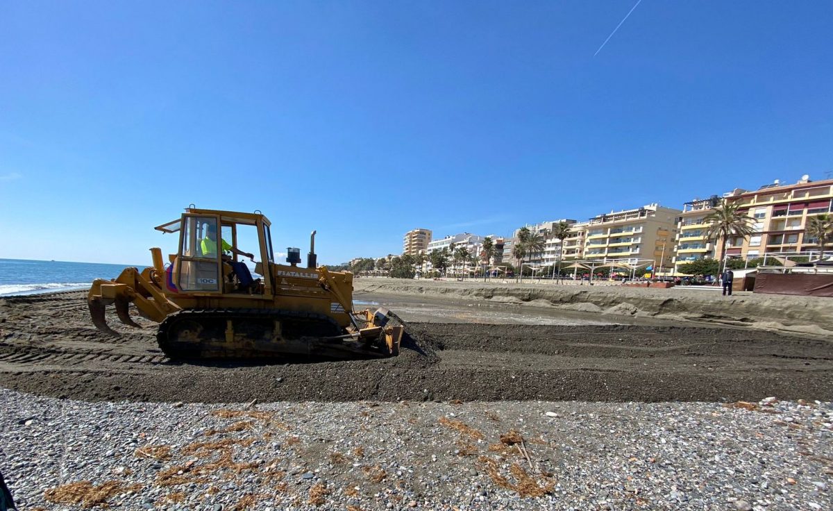 Estepona pone a punto sus playas de cara a la Semana Santa - IMG 20210312 WA0021 limpieza playas