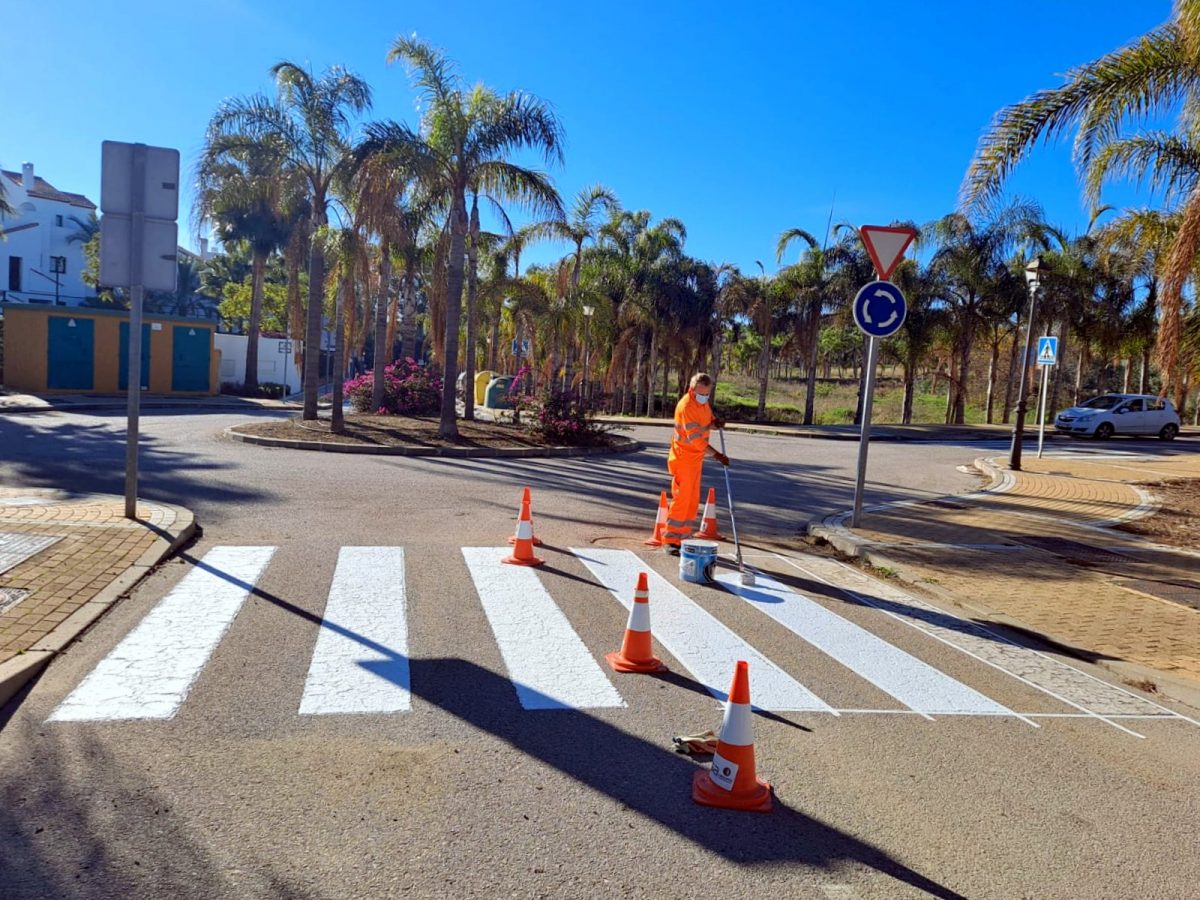 Continúa el plan de mejora de la señalización viaria en Estepona - PHOTO 2021 02 09 12 14 39 5 Continúa el plan de mejora de la señalización viaria en Estepona - PHOTO 2021 02 09 12 14 39 5