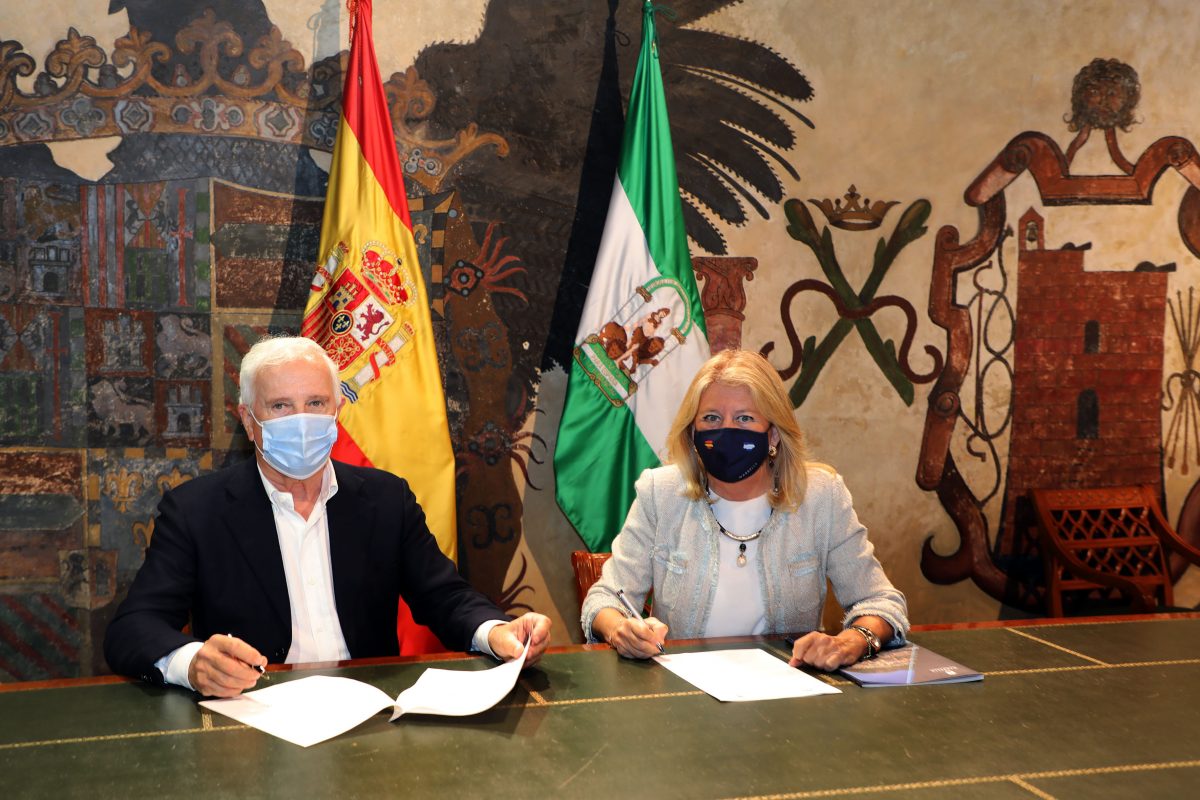 El Puerto Deportivo Virgen del Carmen de Marbella firma seis acuerdos para su promoción - 0H3A4761 Ángeles Muñoz y Fernando Oltra.