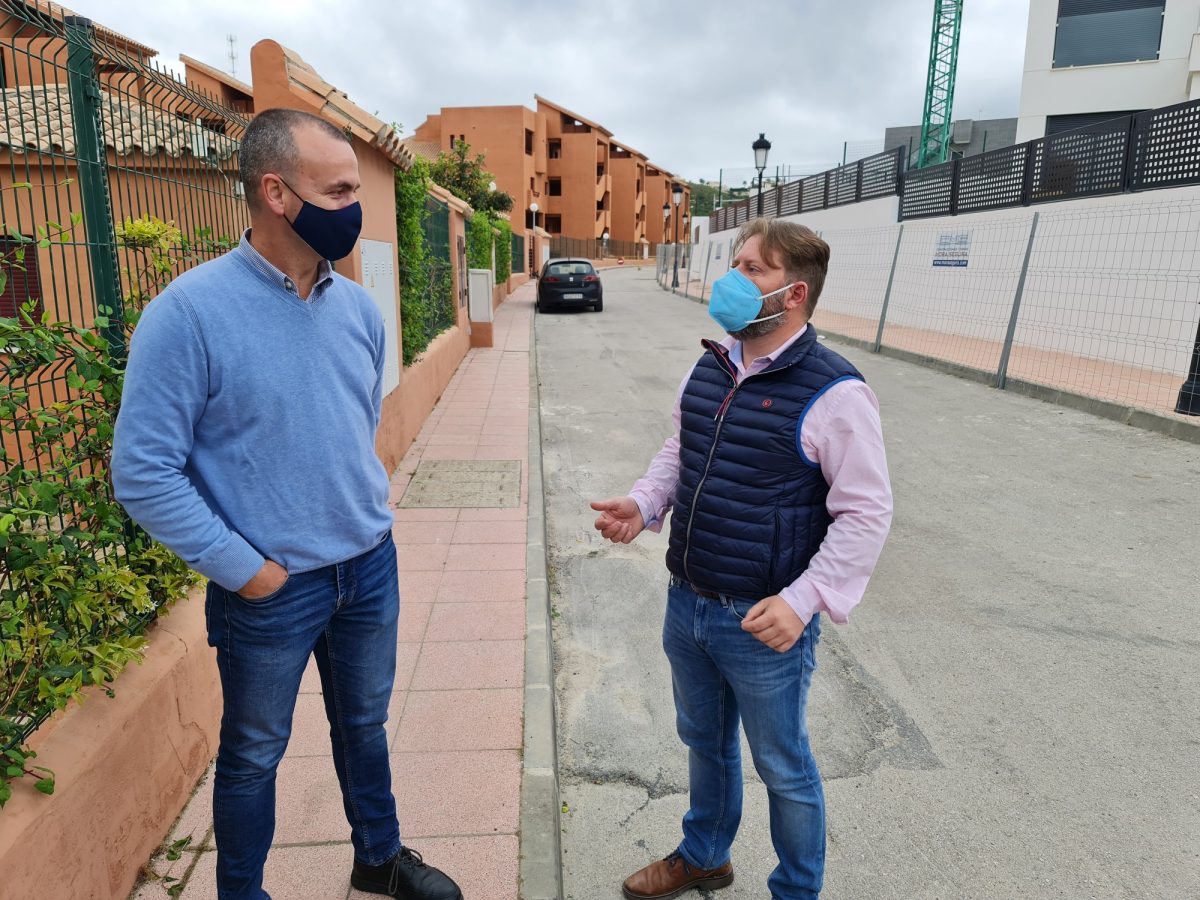 Actuaciones en Los Hidalgos con mejoras en las calles Rubí y Jade - 176130476 2774023002911174 4697611263197816261 n Los concejales de Urbanismo e Infraestructura y Obras, Marcos Ruiz y Diego José Jiménez.