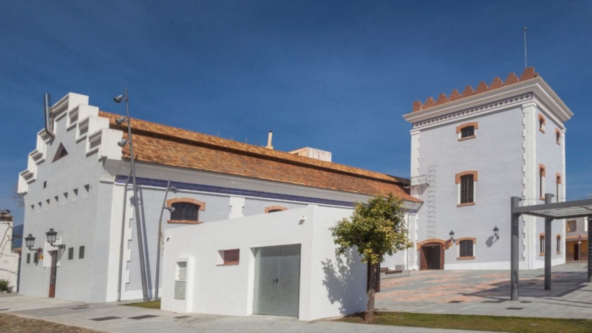 El CAE La Alcoholera acoge este sábado 'Historias dobles', adaptación teatral de textos de Alejandro Pedregosa - 2da9cbda27772e5c6ecd45f41db355a0 XL El CAE La Alcoholera acoge este sábado 'Historias dobles', adaptación teatral de textos de Alejandro Pedregosa - 2da9cbda27772e5c6ecd45f41db355a0 XL
