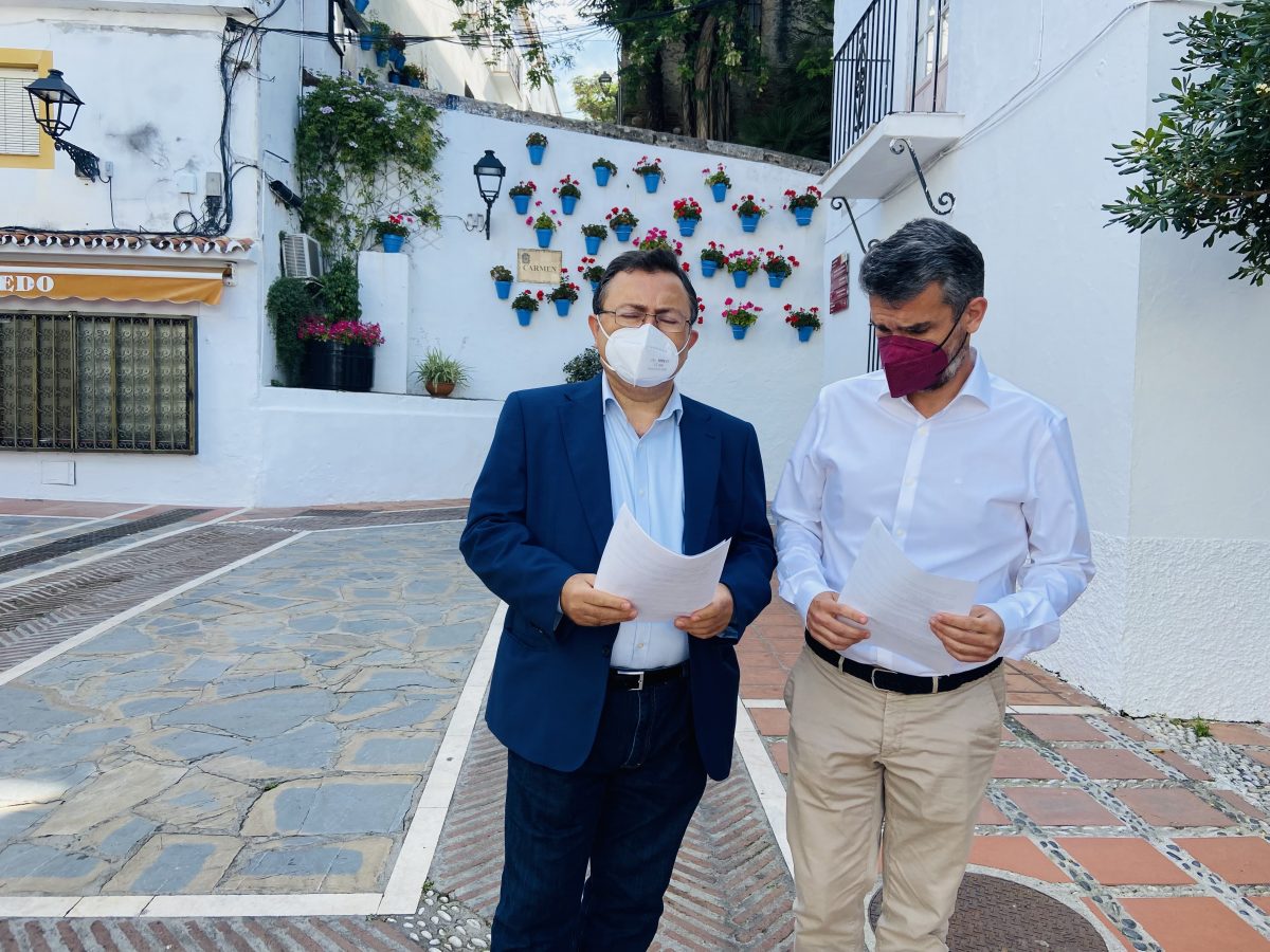 Una nueva comisaría de Policía en Marbella pronto podría ser una realidad - IMG 8318 El senador Miguel Ángel Heredia y el portavoz socialista, José Bernal.