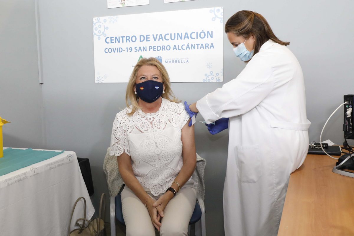 La alcaldesa de Marbella se vacuna: "Es muy importante para la ciudad seguir cumpliendo el calendario" - MG 3869 Ángeles Muñoz se vacuna contra el Covid-19.