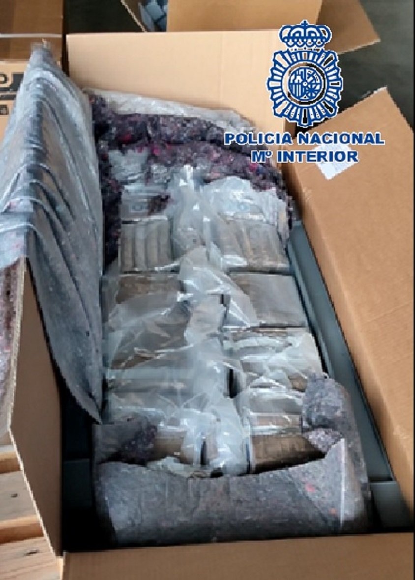 Cae una banda que transportaba droga en muebles de jardín, y que utilizaba a una niña de 2 años como tapadera - operacion mago Cae una banda que transportaba droga en muebles de jardín, y que utilizaba a una niña de 2 años como tapadera - operacion mago