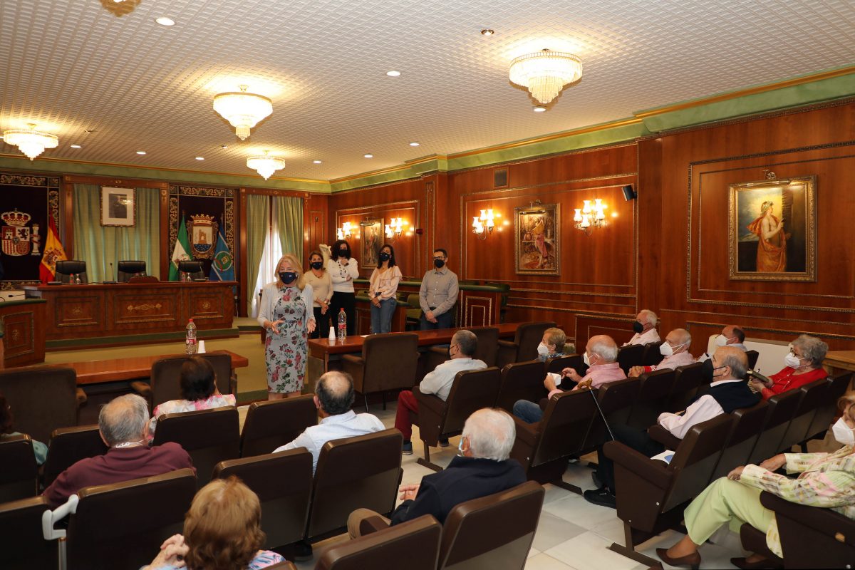 Los centros de mayores de Marbella retomarán su actividad con talleres a finales de mayo - 0H3A5518 Reunión con los mayores.