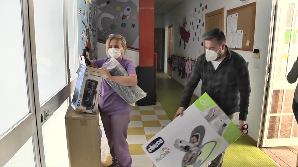 Nuevo equipamiento para las escuelas infantiles de Manilva, Sabinillas y El Castillo - 184961053 2788958221417652 3516315456391476551 n Entrega de material a las guarderías del municipio de Manilva.