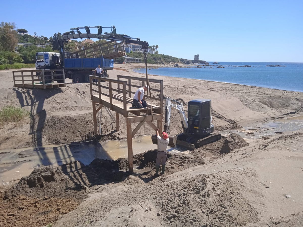 Casares se prepara para la temporada de playas - 185057516 2994006787548242 7073245479762429657 n Puesta a punto de las playas de Casares.