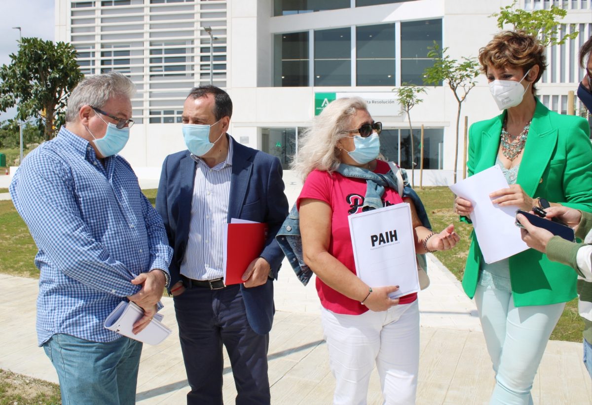 El PSOE critica que la Junta "retrasa como mínimo a 2022" la apertura íntegra del Hospital de Estepona - 20052021 José Luis Ruiz Espejo David Domínguez y Emma Molina sobre el Hospital de Estepona 02