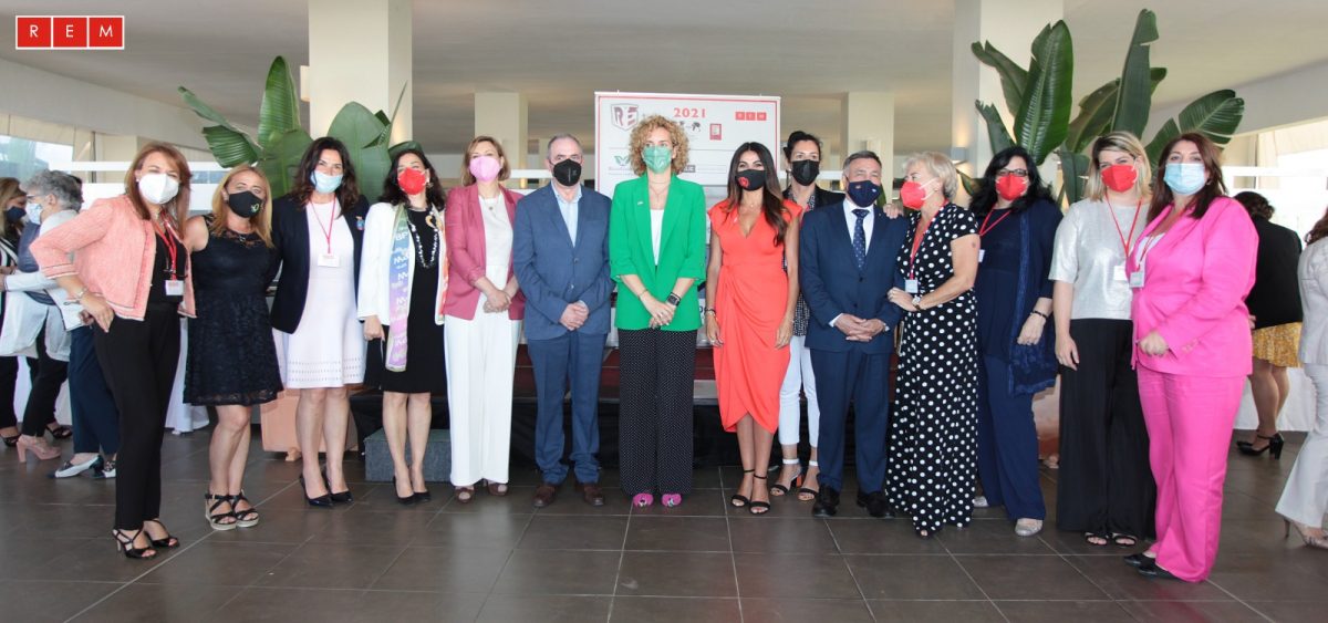 La delegada de Turismo anima a las emprendedoras a seguir adelante en el acto de REM en Estepona - Foto D Este La delegada de Turismo anima a las emprendedoras a seguir adelante en el acto de REM en Estepona - Foto D Este