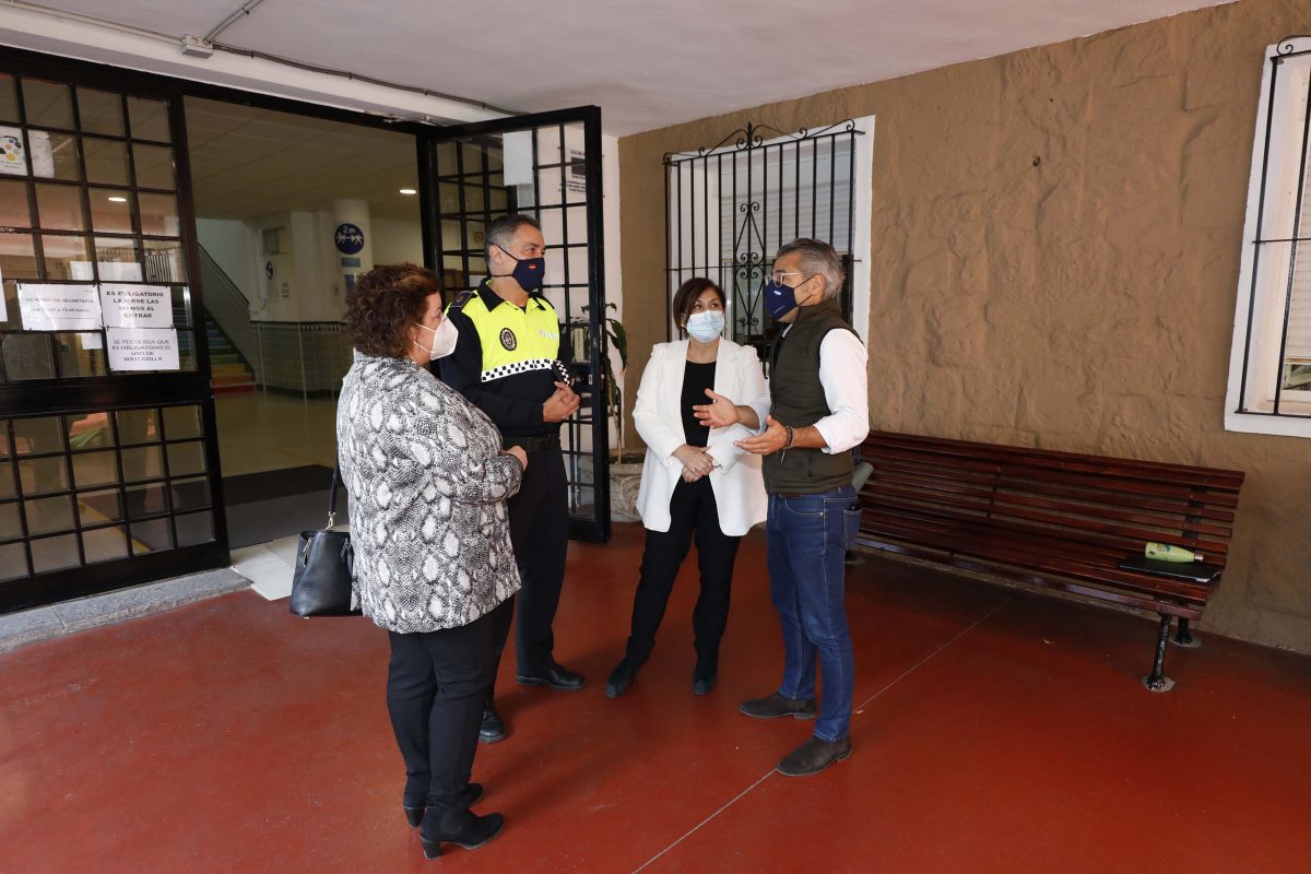 La Policía Local de Marbella lanza informa en los colegios sobre las medidas contra el Covid-19 - MG 4452 Charlas en los colegios por parte de la Policía Local, en Marbella.