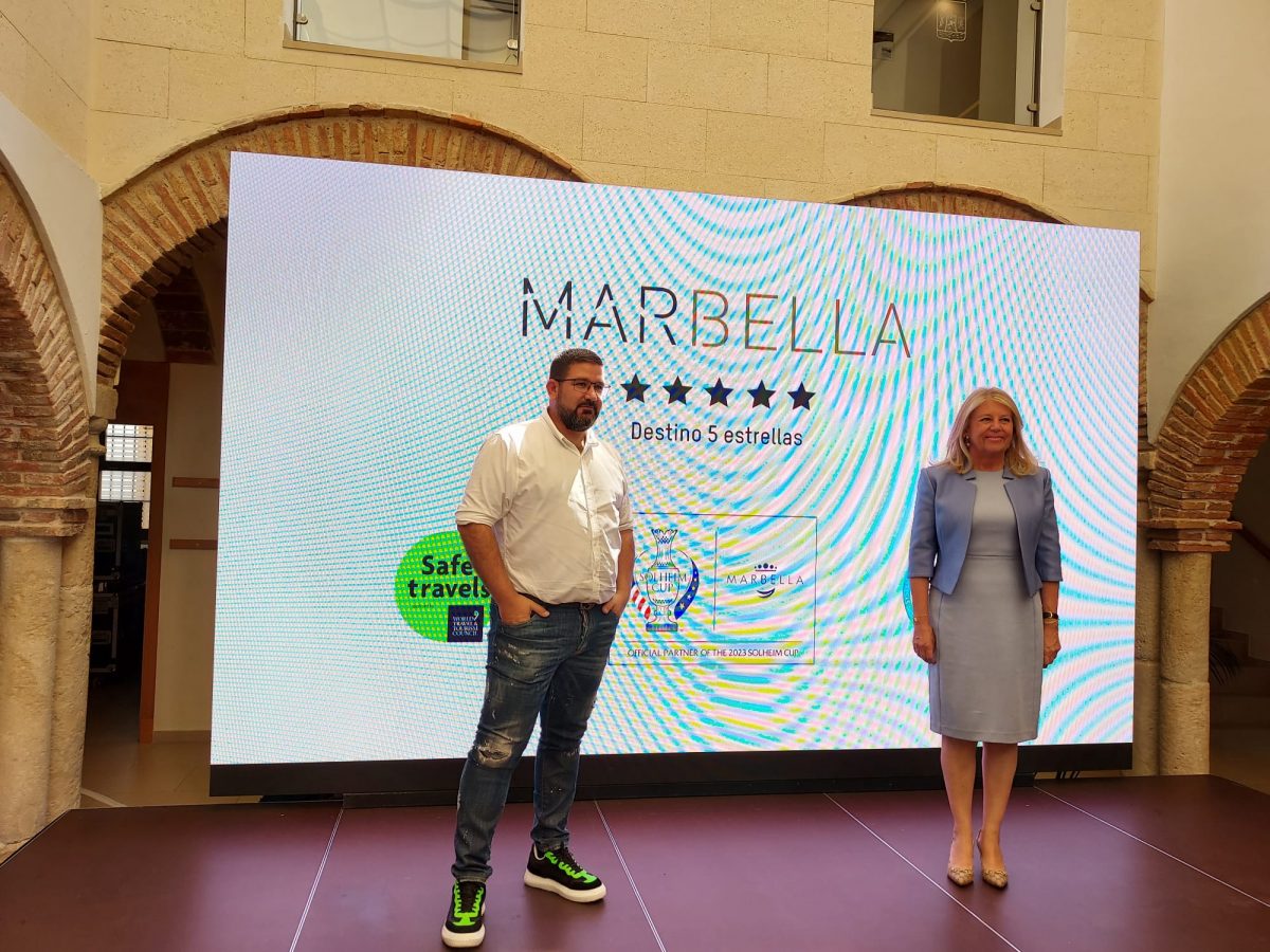 Marbella presenta lo mejor de la ciudad en FITUR de la mano de Dani García - WhatsApp Image 2021 05 13 at 12.57.15 Dani García y Ángeles Muñoz en la presentación del vídeo promocional de la ciudad para FITUR. / D.MACÍAS