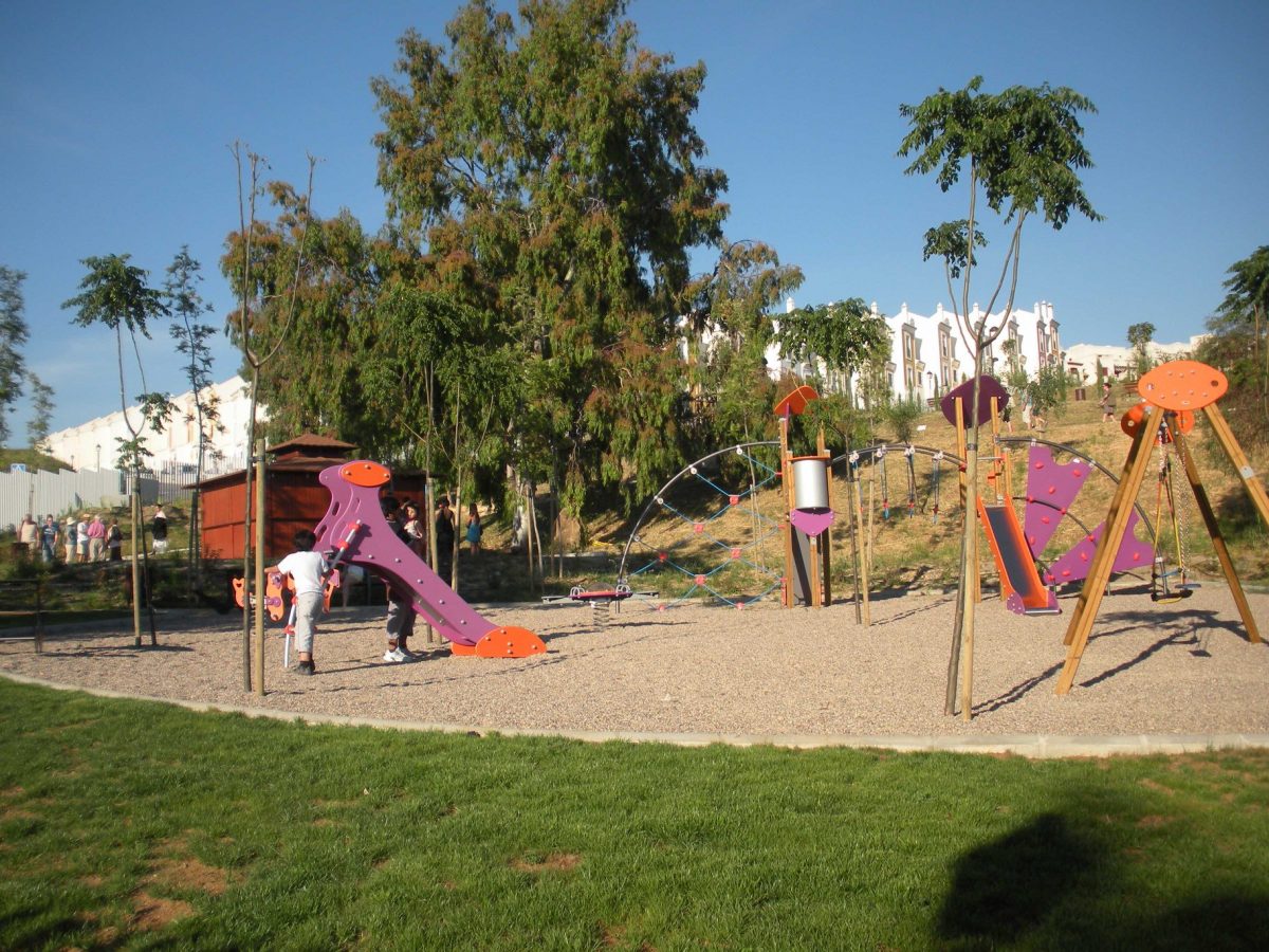 El parque infantil de Jardines del Rosario contará con césped artificial - 206451771 3030275153921405 3072549840973149501 n césped artificial parque infantil Casares Jardines del Rosario