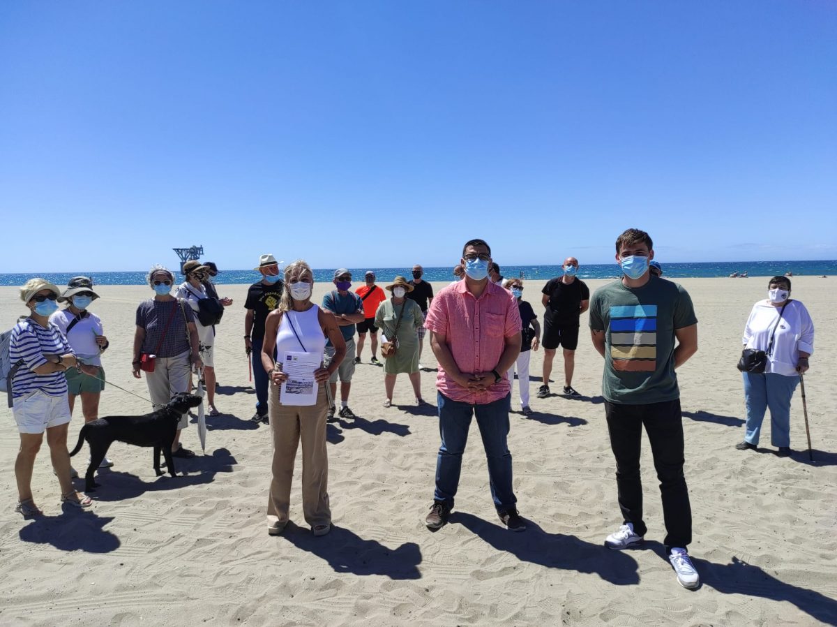 Recogida de firmas para impedir la construcción de un club de playa en El Cable - 21 JUN 2021 UP Moragas en El Cable 1 Recogida de firmas por parte de Unidas Podemos para evitar la construcción de un club de playa en El Cable.