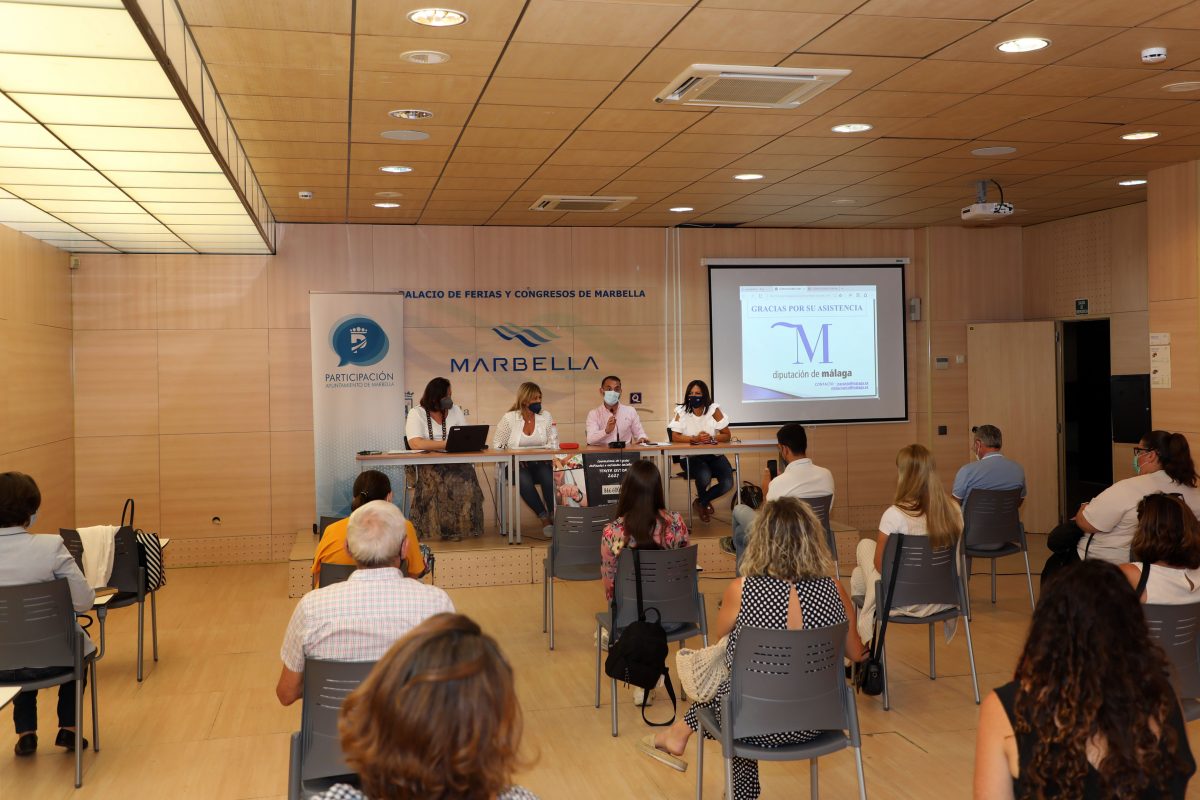Más de 40 entidades sociales marbellíes reciben información sobre las ayudas de la Diputación - 0H3A0110 Información sobre las líneas de subvención por parte de la Diputación a las entidades sociales de Marbella.