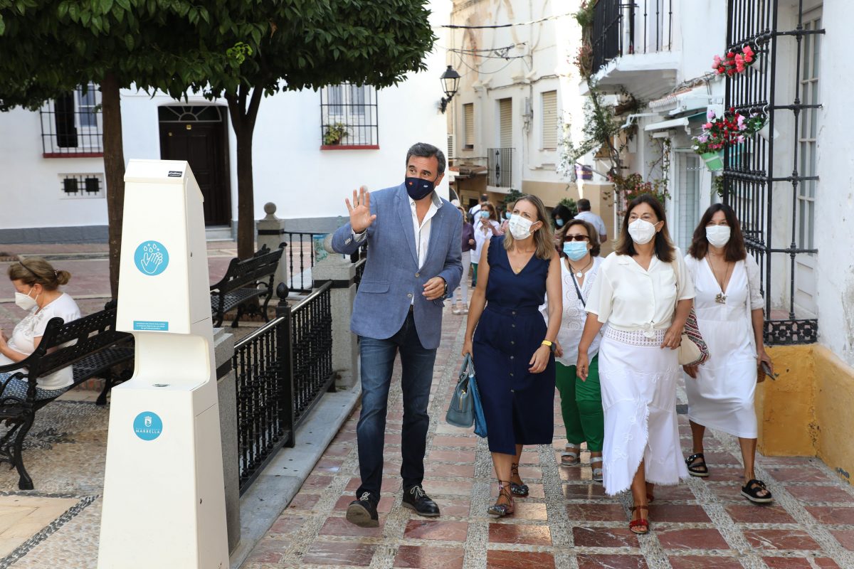 Marbella y la Junta de Andalucía, unidos para crear nuevas vías de subvención para reactivar el sector comercial - 0H3A9671 El primer teniente de alcalde, Félix Romero, ha recibe a la directora general de Comercio de la Junta de Andalucía, Lorena Garrido, en Marbella.