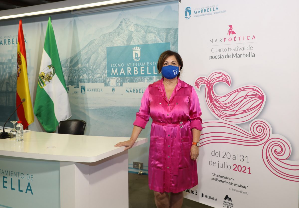 Los principales autores españoles de Poesía, en la nueva edición del festival Marpoética en Marbella - 0H3A9744 Carmen Díaz en la presentación de Marpoética en Marbella.