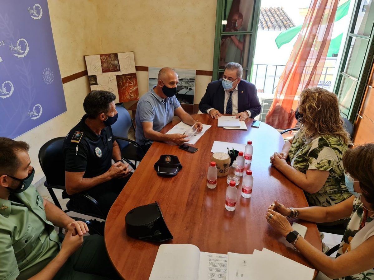 Manilva se adhiere al sistema VioGen de protección de mujeres víctimas de violencia de género - 210633686 2835563680090439 3909581410695695727 n Firma del protocolo de adhesión de Manilva al Sistema VioGen.