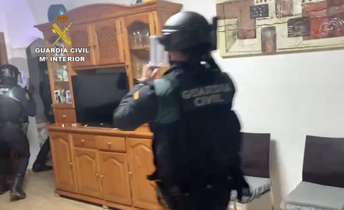 Detenidos 26 integrantes de una red dedicada al tráfico de hachís por las costas de Málaga - Guardia Civil