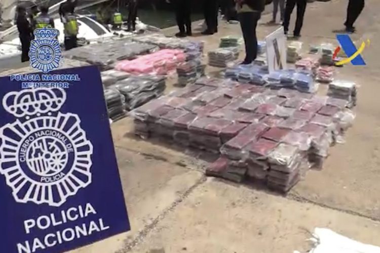 25 detenidos tras incautar 1 tonelada de ‘coca’ en un velero abordado en medio del Atlántico - Policia nacional droga Policía nacional